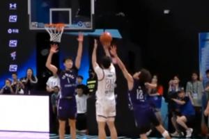 送你们回家！胡汇顶着双人扑防果断干拔三分 打板压哨绝杀清华！