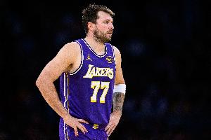 主持人：新赛季湖凯将为保住前六而战 也面临跌入附加赛的危险