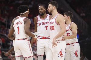 无缘新赛季圣诞大战！火箭上赛季时隔6年回归 客场23分大胜湖人