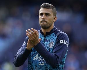 世体：曼城为罗德里要价接近7000万欧，巴萨认为价格太高